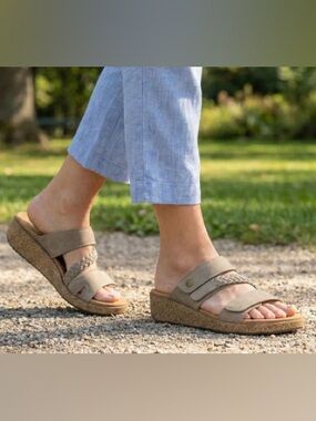 Orthofeet ‘Carrie’ adjustable cork wedge orthotic sandals women’s size 9.5